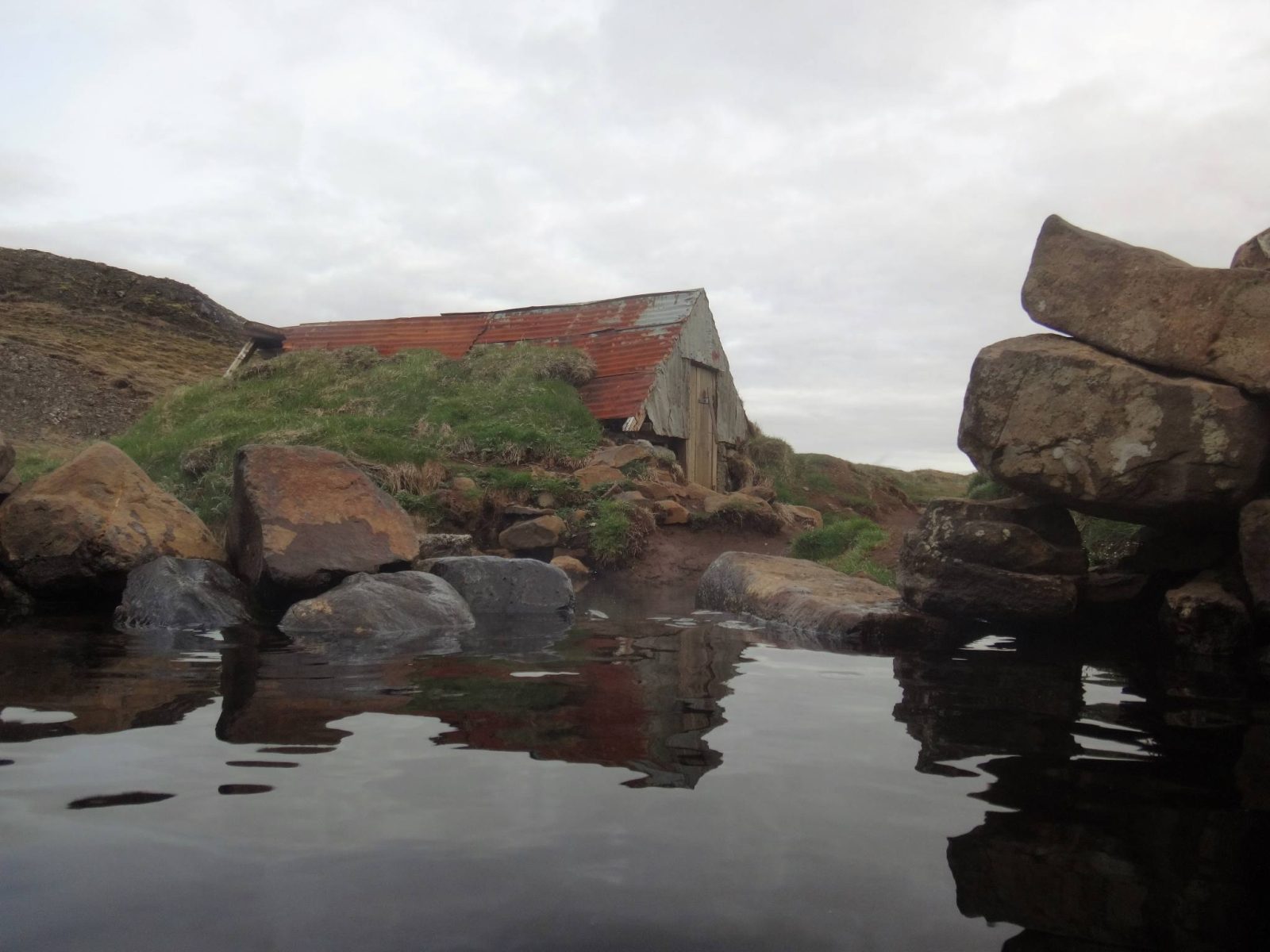 hraunlaug hot spring iceland
